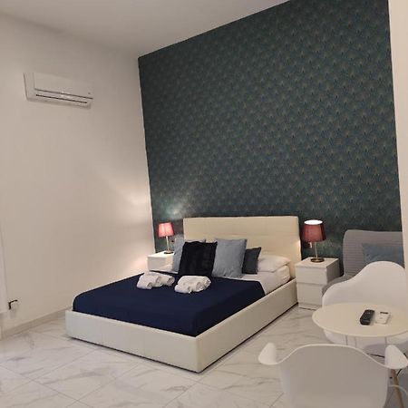 Domus Luigi Leone II Bed & Breakfast Napoli Bagian luar foto