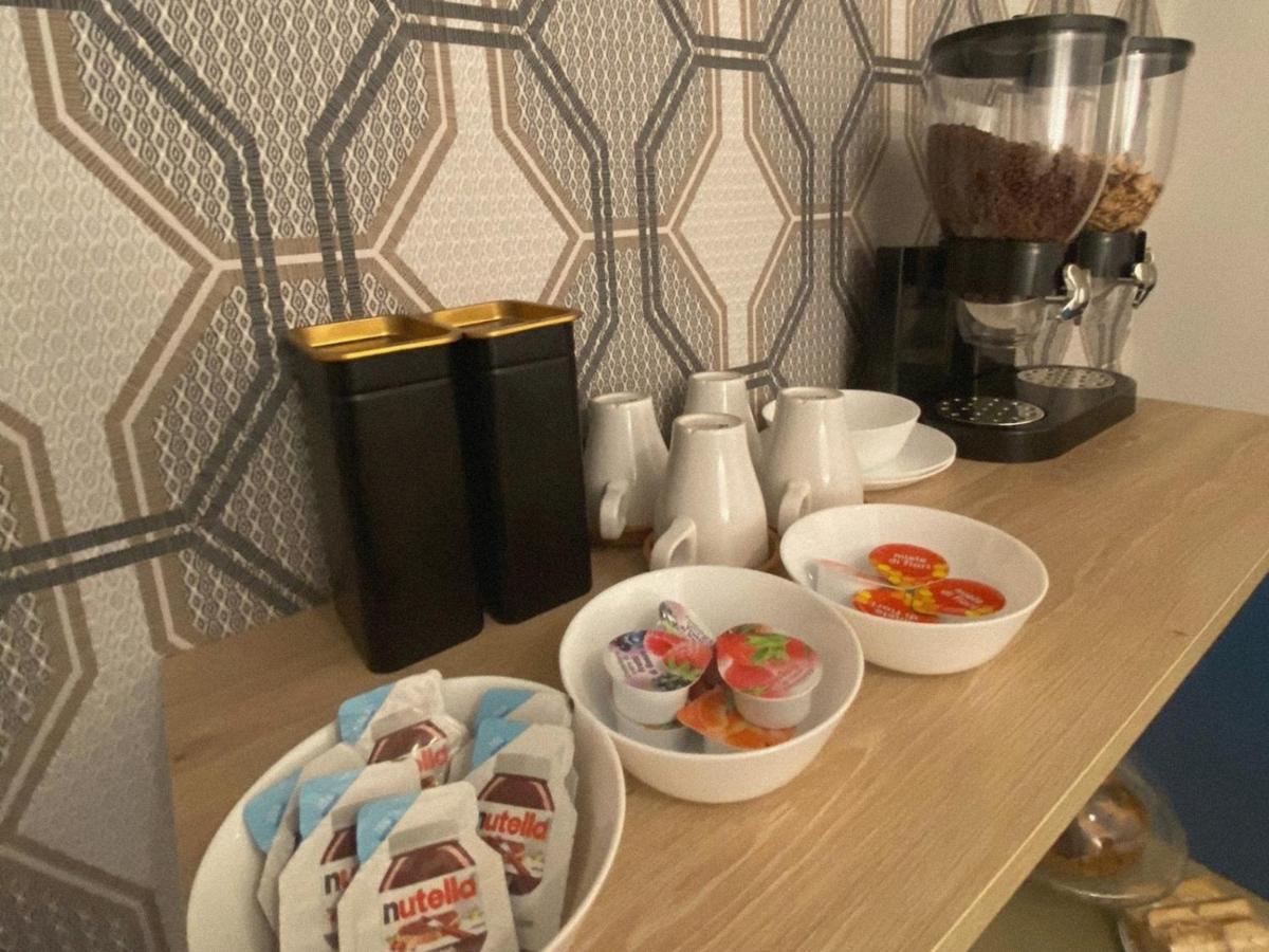Domus Luigi Leone II Bed & Breakfast Napoli Bagian luar foto
