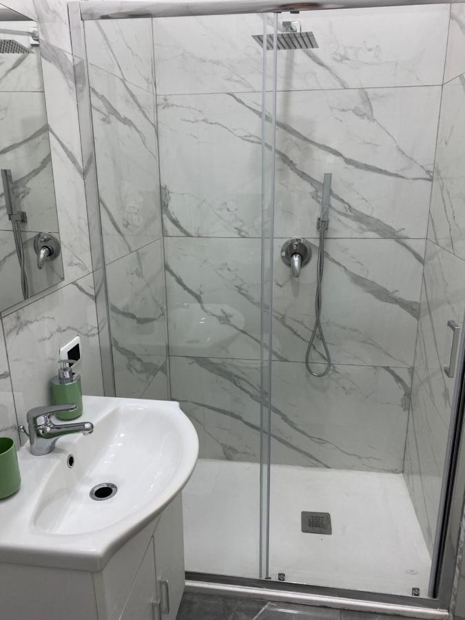 Domus Luigi Leone II Bed & Breakfast Napoli Bagian luar foto