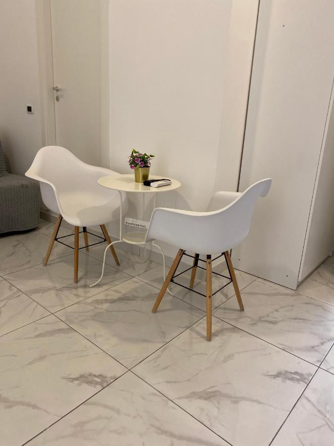 Domus Luigi Leone II Bed & Breakfast Napoli Bagian luar foto