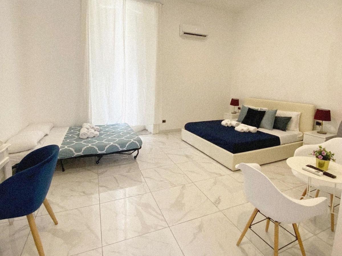 Domus Luigi Leone II Bed & Breakfast Napoli Bagian luar foto