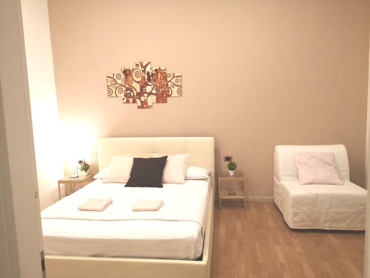 Domus Luigi Leone II Bed & Breakfast Napoli Bagian luar foto