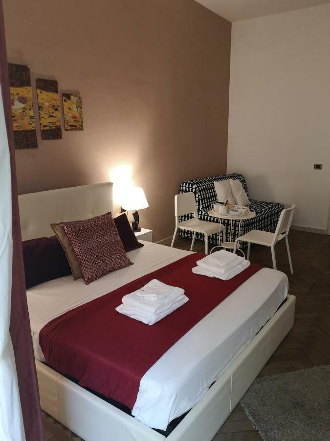 Domus Luigi Leone II Bed & Breakfast Napoli Bagian luar foto