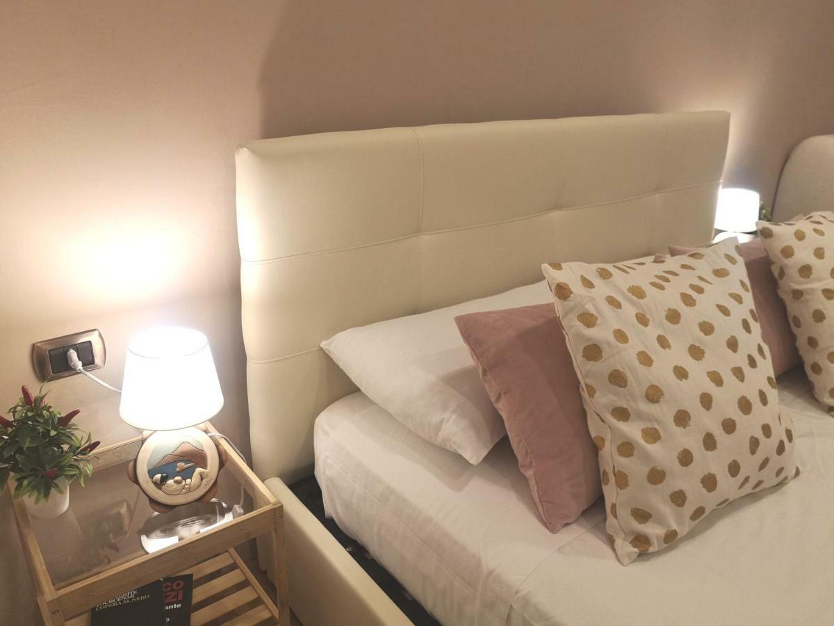Domus Luigi Leone II Bed & Breakfast Napoli Bagian luar foto