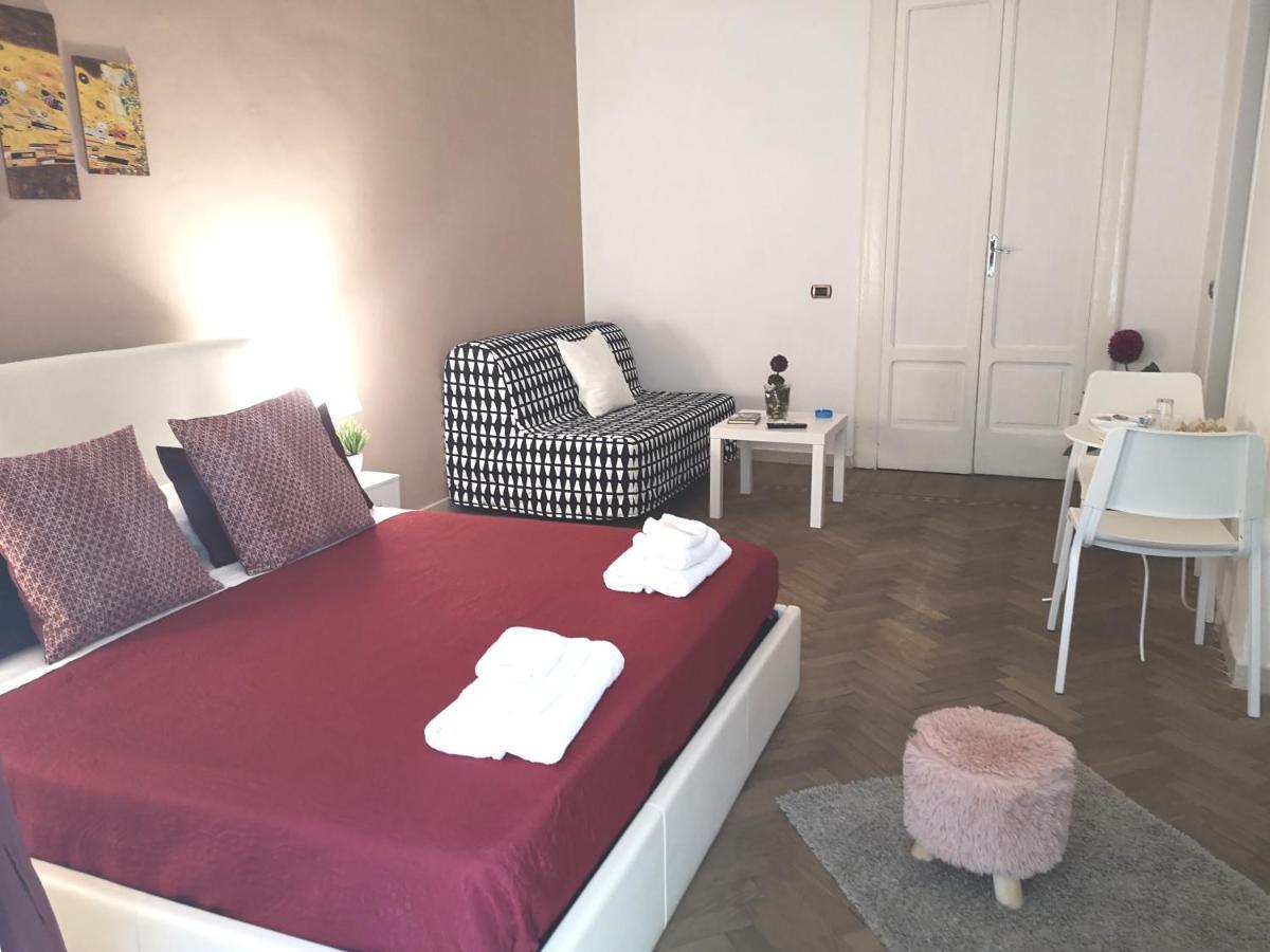 Domus Luigi Leone II Bed & Breakfast Napoli Bagian luar foto