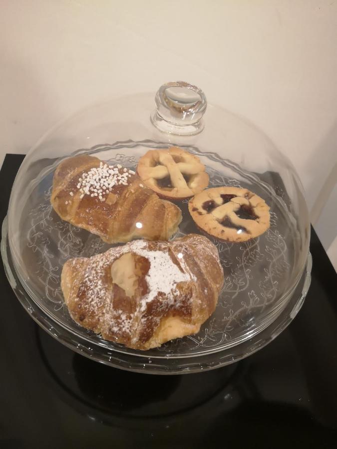 Domus Luigi Leone II Bed & Breakfast Napoli Bagian luar foto