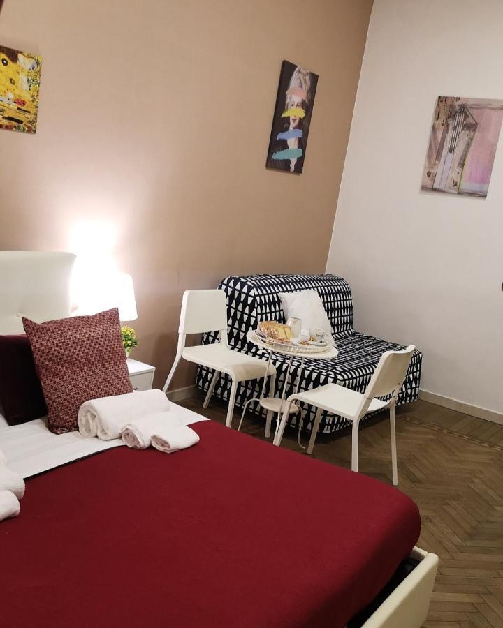 Domus Luigi Leone II Bed & Breakfast Napoli Bagian luar foto