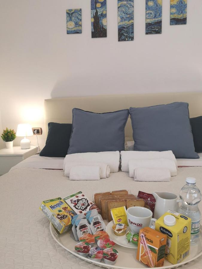 Domus Luigi Leone II Bed & Breakfast Napoli Bagian luar foto