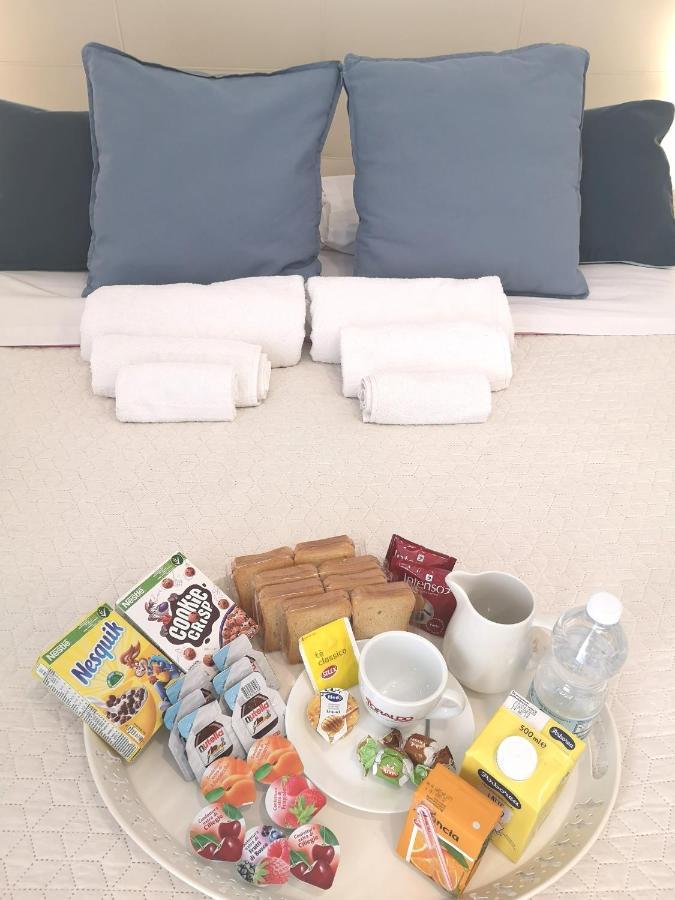 Domus Luigi Leone II Bed & Breakfast Napoli Bagian luar foto