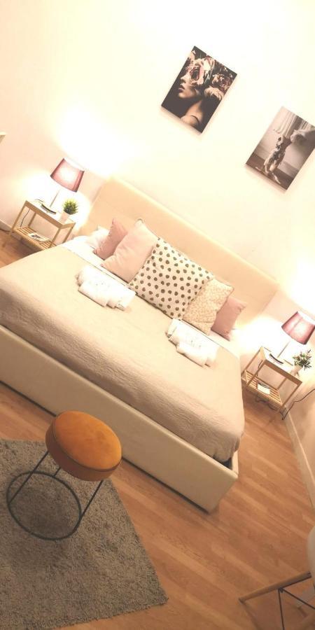 Domus Luigi Leone II Bed & Breakfast Napoli Bagian luar foto